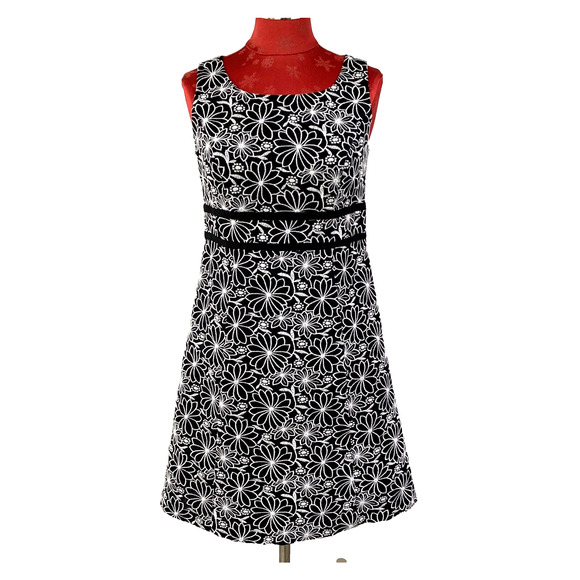 Talbots Black & White Sleeveless Dress Size 6P Empire Waist Embroidered Lined - Picture 1 of 9